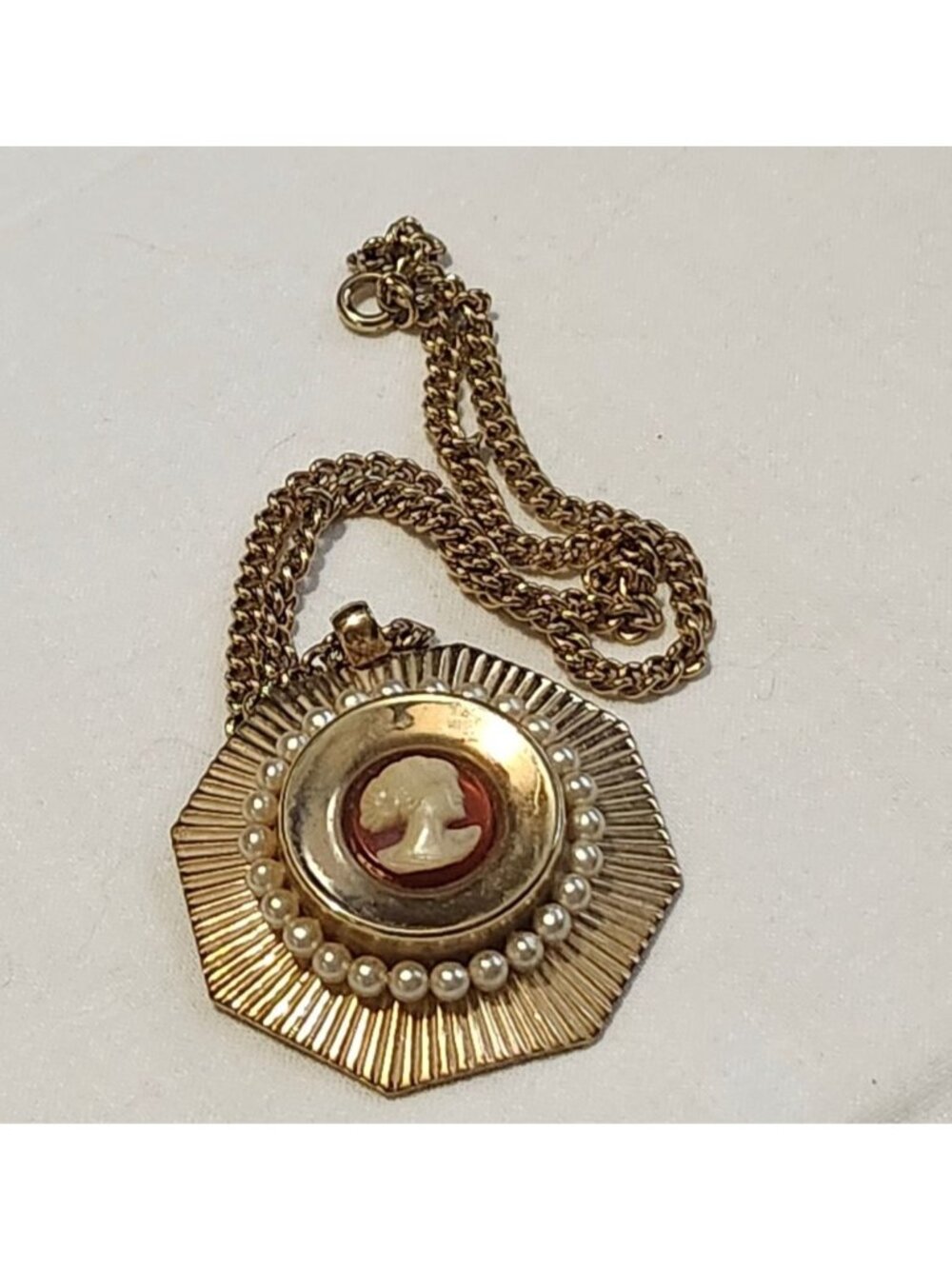 Vintage 1960s Gold Tone Cameo Pendant Necklace Faux Pearl Setting Classic